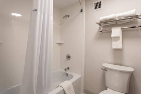 Comfort Inn & Suites Buffalo Airport — photo 9