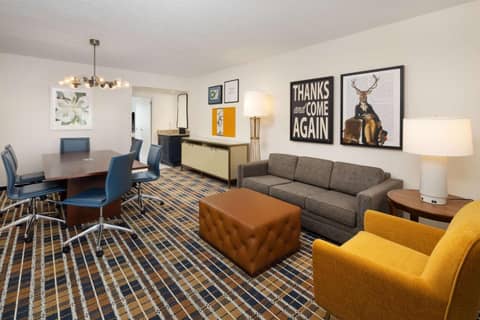 Embassy Suites by Hilton Atlanta Buckhead — photo 6