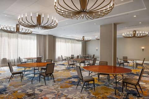 Embassy Suites by Hilton Atlanta Buckhead — photo 7