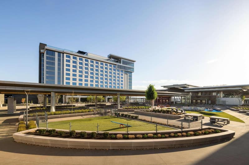 Hilton BNA Nashville Airport Terminal — building