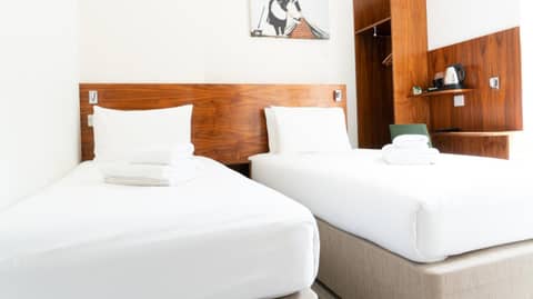 Chelsea Guest House — hotel room