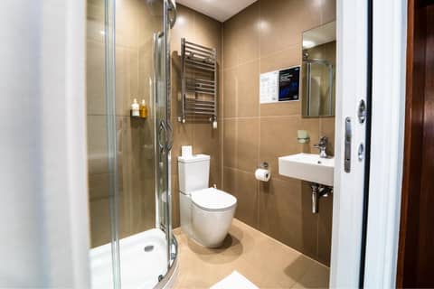 Chelsea Guest House — bathroom