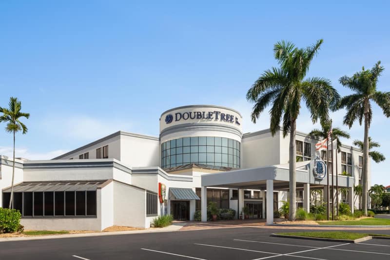 Doubletree by Hilton Fort Myers at Bell Tower Shops — building