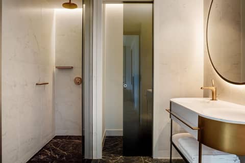 Radisson Collection Hotel Magdalena Plaza Sevilla — bathroom