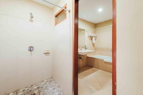 Kuta Puri Bungalows, Villas and Resort — photo 9
