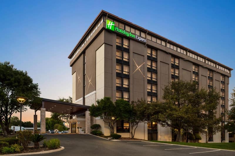 Holiday Inn Express - San Antonio Airport by IHG — building