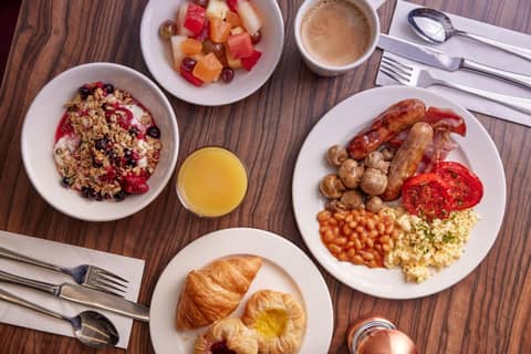Thistle London Holborn — breakfast buffet