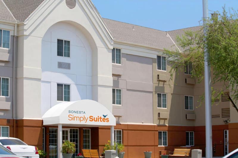 Sonesta Simply Suites Phoenix Glendale — building