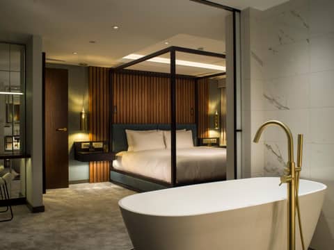 Middle Eight - Covent Garden — hotel room