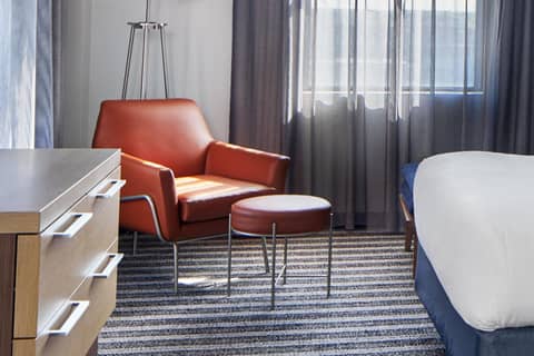 Courtyard by Marriott Nashville Downtown — hotel room