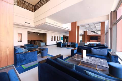 Kenzi Rose Garden — lounge