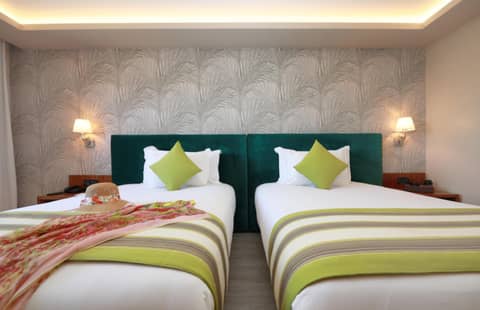 Kenzi Rose Garden — hotel room