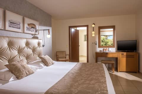 Bella Beach Hotel — bedroom