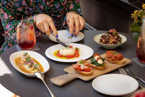 Radisson Blu Hotel London Mercer Street — breakfast buffet