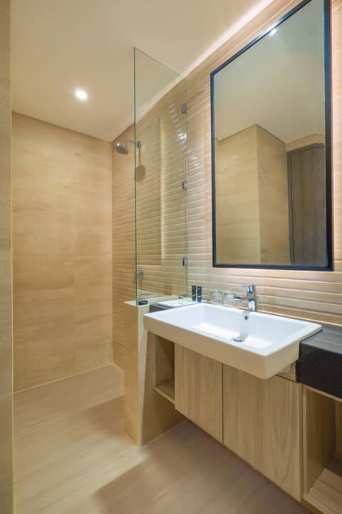 Royal Regantris Kuta — bathroom