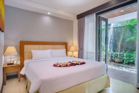 Royal Regantris Kuta — hotel room