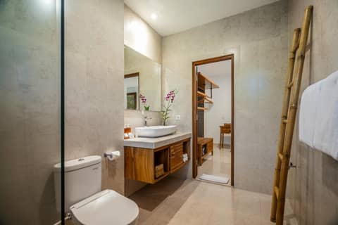 Jati Cottage — bathroom