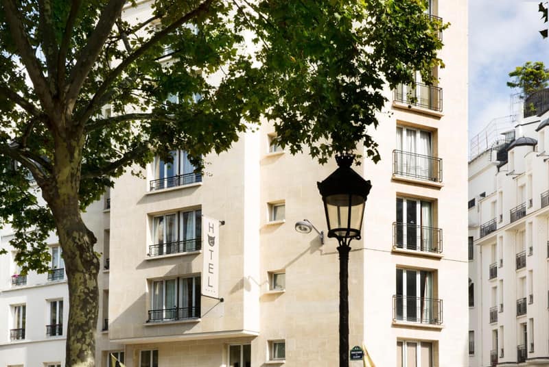Hotel Le Chat Noir — building