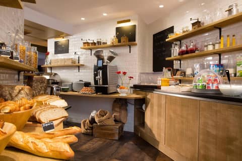Hotel Le Chat Noir — dining