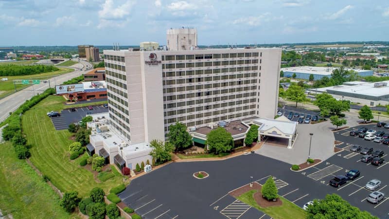 DoubleTree by Hilton St. Louis at Westport — building