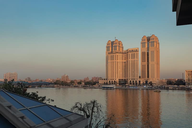 Riverside Hotel — building