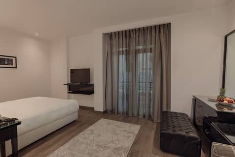 Riverside Hotel — hotel room