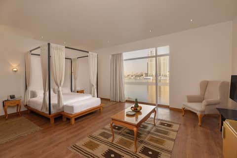 Riverside Hotel — hotel room