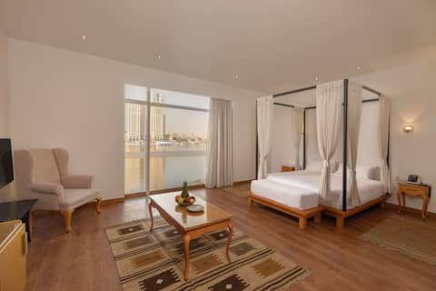 Riverside Hotel — hotel room