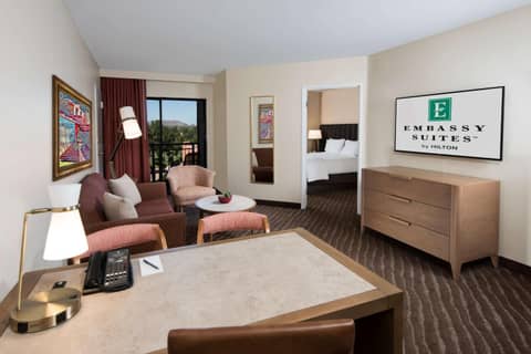 Embassy Suites by Hilton Phoenix Scottsdale — hotel room