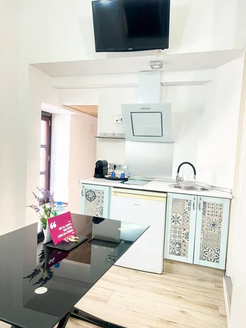 Happy Apartments Valencia — kitchen