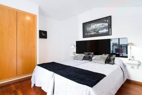 Happy Apartments Valencia — hotel room