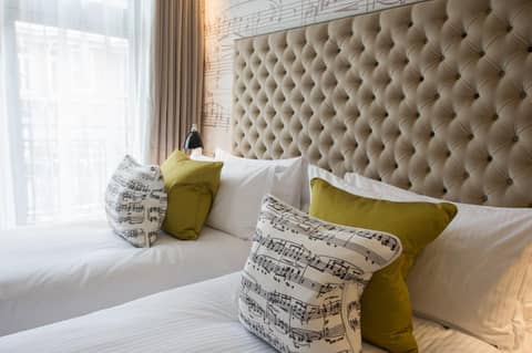 The Ampersand Hotel - Small Luxury Hotels of the World — hotel room