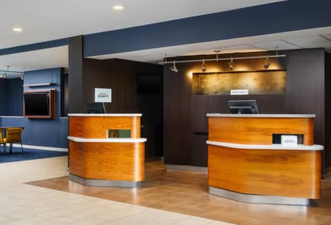 Courtyard Columbus Worthington — recepcion & lobby