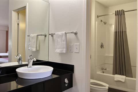 Motel 6-Middleburg Heights, OH - Cleveland — photo 8