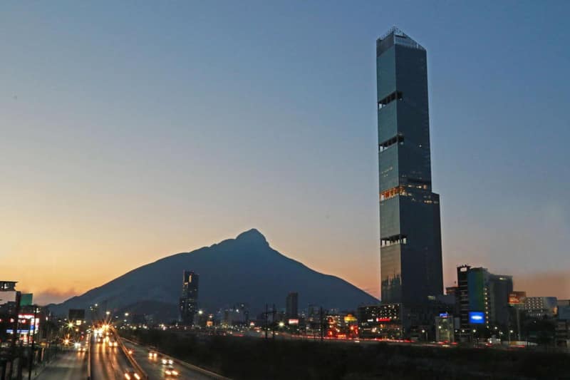 Hilton Garden Inn Monterrey Obispado — building