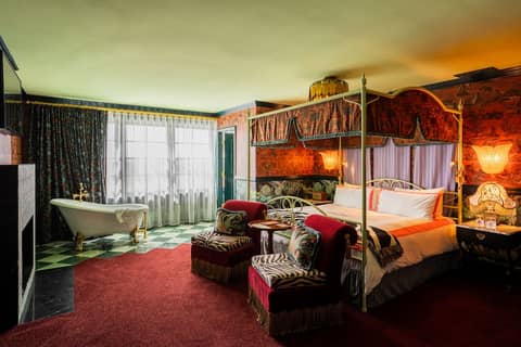 Lafayette Hotel & Club — hotel room