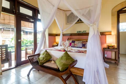 Ubud Aura Wellness Sanctuary — hotel room
