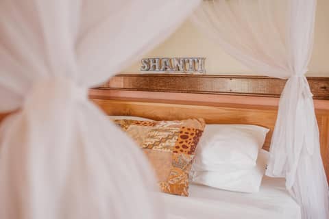 Ubud Aura Wellness Sanctuary — bedroom