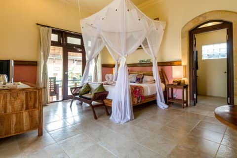 Ubud Aura Wellness Sanctuary — hotel room