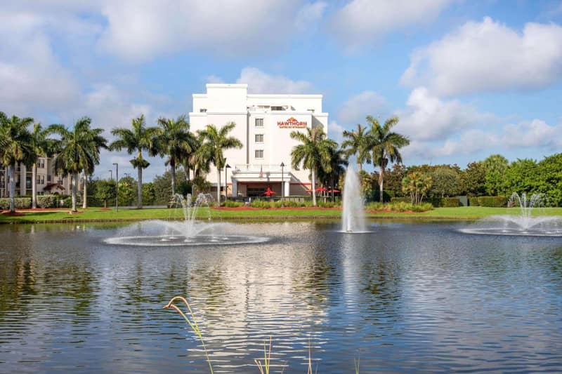 Hawthorn Extended Stay by Wyndham West Palm Beach Airport — building