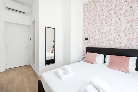 Black Rooms Colosseo — hotel room