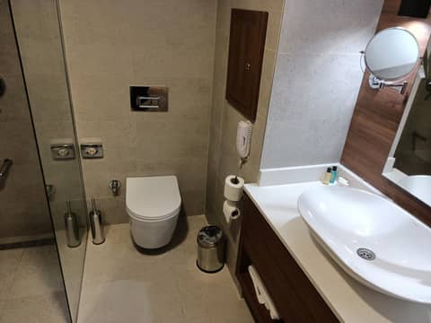 Ring Downtown Hotel — bathroom