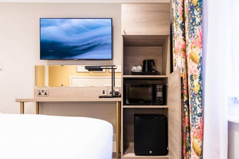 Byron Hotel — hotel room