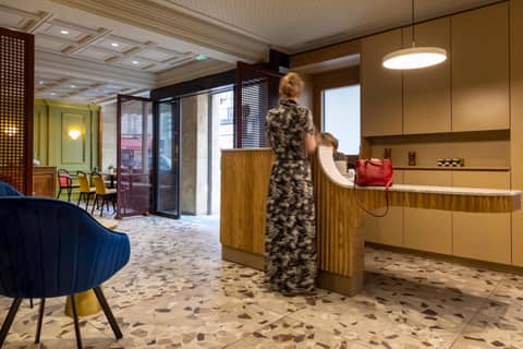 Hôtel De La Paix — recepcion & lobby