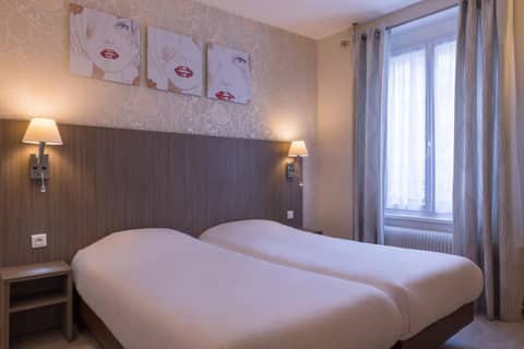 L'Ouest Hotel — hotel room