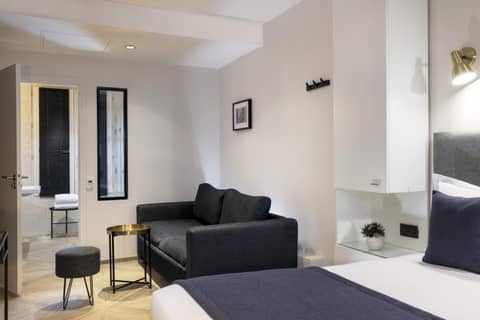 Hôtel Brady — hotel room