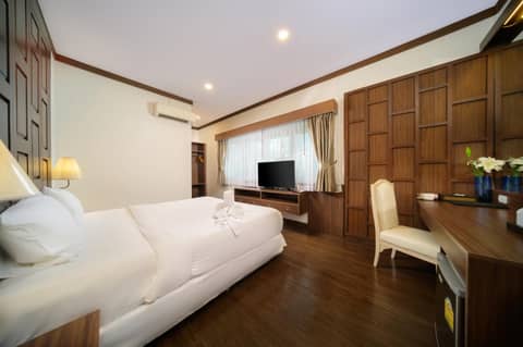 The Wing Lanna Hotel — hotel room