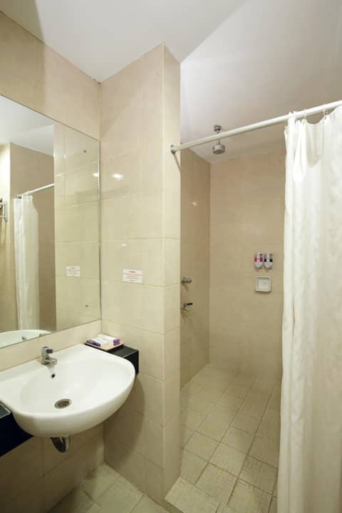 University Club (UC) Hotel UGM — bathroom