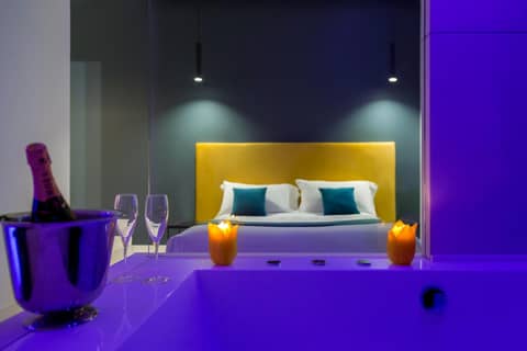 Carten — hotel room