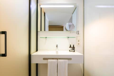 INNSiDE by Meliá Palma Center — bathroom